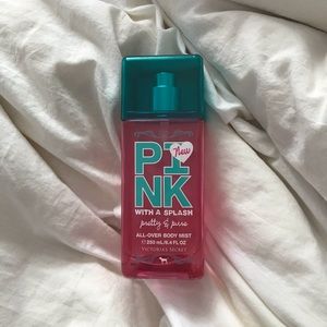 VS Pink Pretty & pure body spray